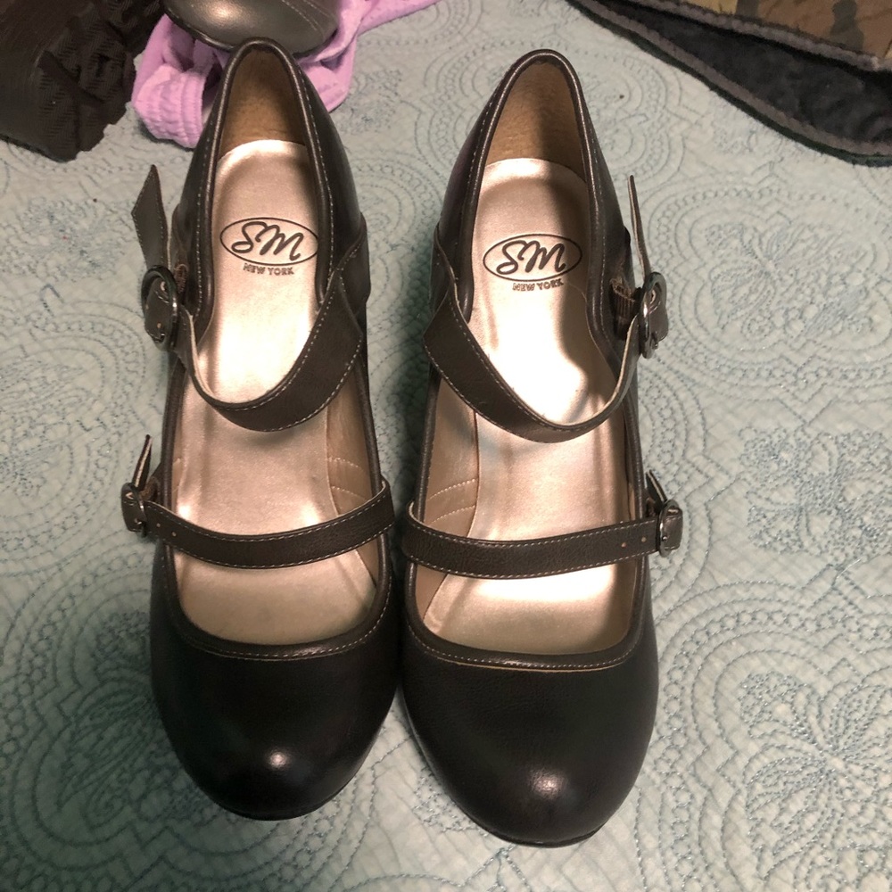 Beautiful 2” heels!